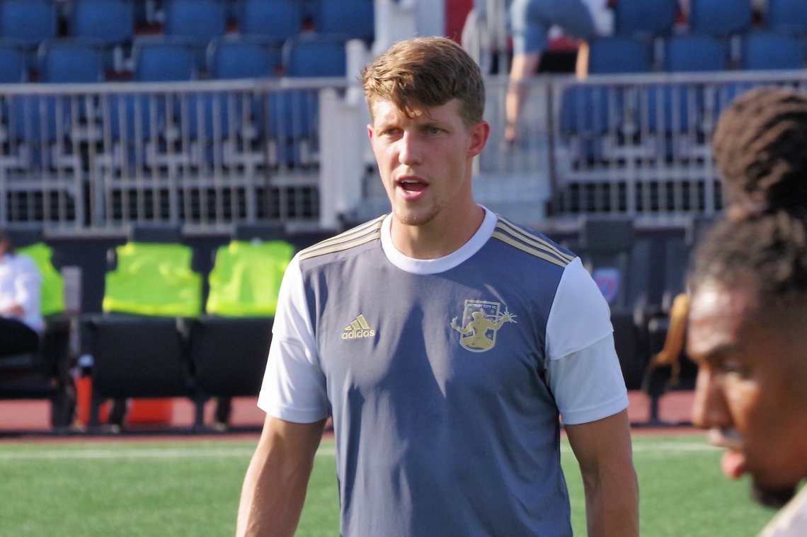 rhys vs monterey bay